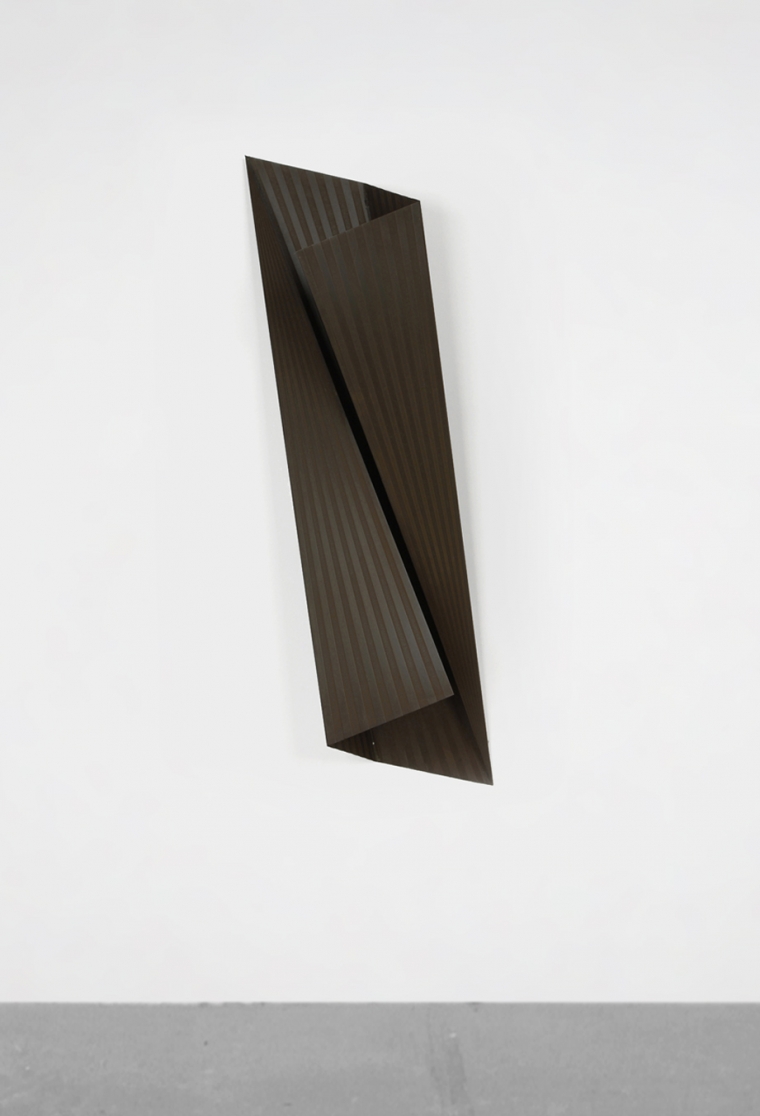 BLACK/07  Material: zinc plate; Dimension: 120 x 36 x 35 cm; Date: 2015