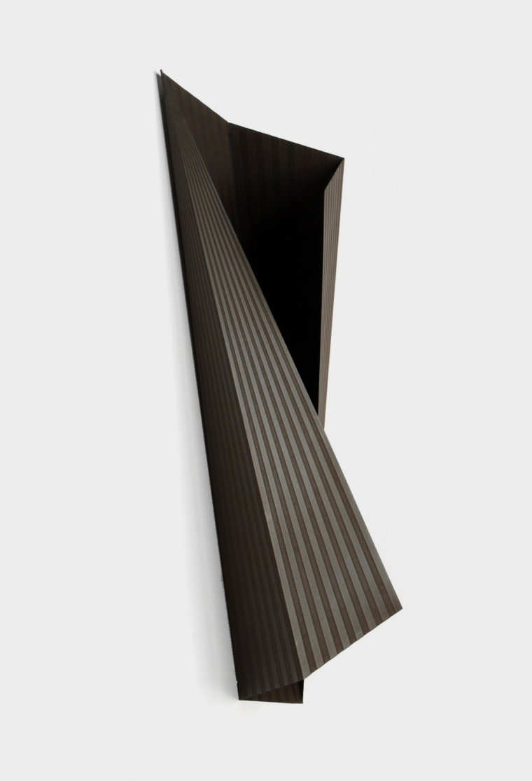 BLACK/07  Material: zinc plate; Dimension: 120 x 36 x 35 cm; Date: 2015