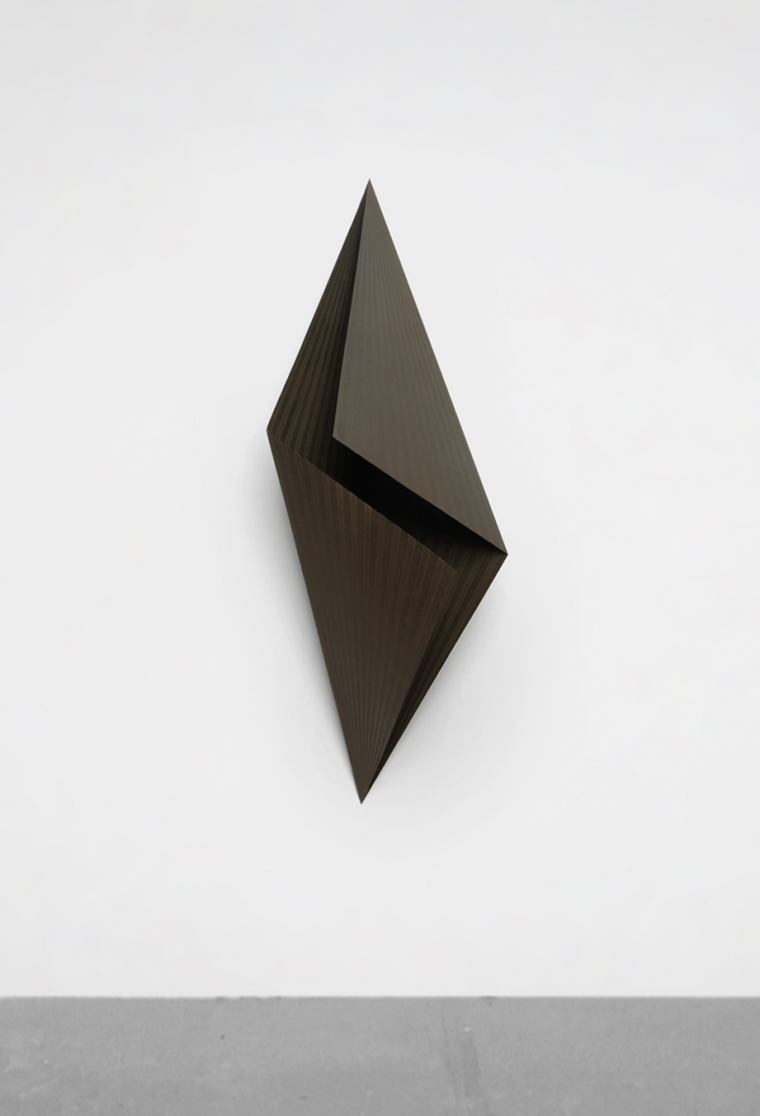 BLACK/08  Material: zinc plate; Dimension: 120 x 36 x 35 cm; Date: 2015